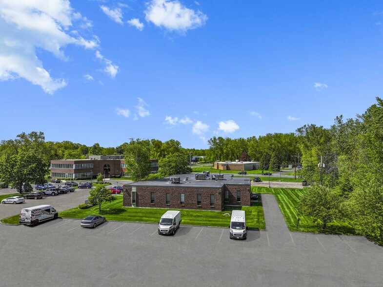 103 Phoenix Ave, Enfield, CT à louer - Photo de l’immeuble – Image 2 sur 5