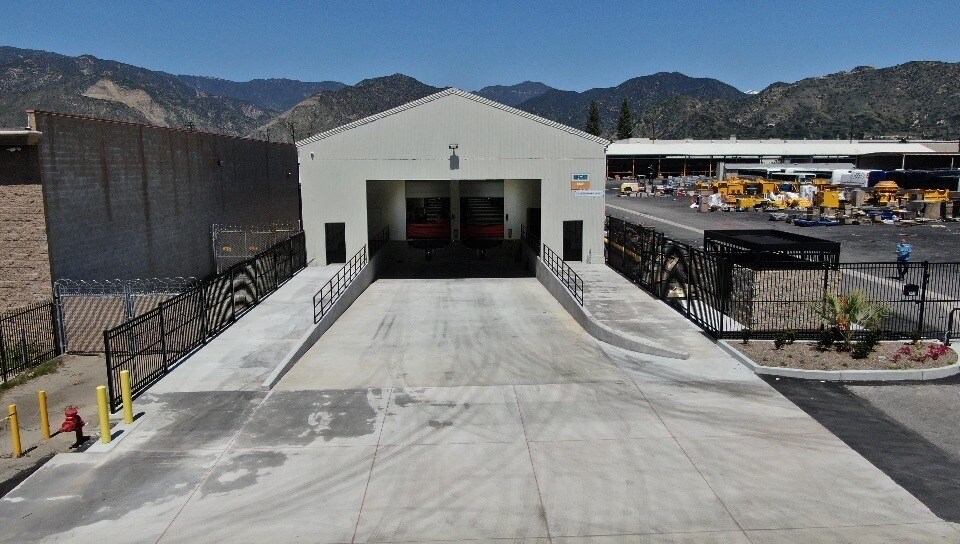 505 W Foothill Blvd, Azusa, CA à louer - Photo de l’immeuble – Image 2 sur 7