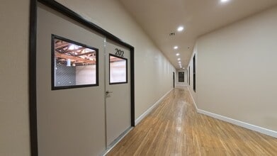 940 W Chapman Ave, Orange, CA à louer Photo de l’immeuble– Image 2 sur 16