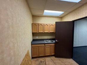 2833-2949 E Desert Inn Rd, Las Vegas, NV à louer Photo de l’immeuble– Image 2 sur 5