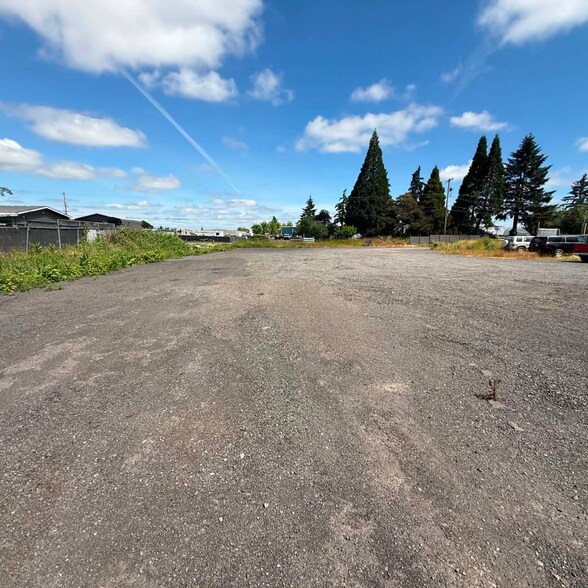 29882 Kelso St, Eugene, OR à louer - Photo de l’immeuble – Image 1 sur 11