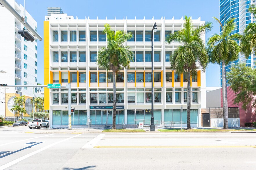 2125 Biscayne Blvd, Miami, FL à louer - Photo de l’immeuble – Image 2 sur 19