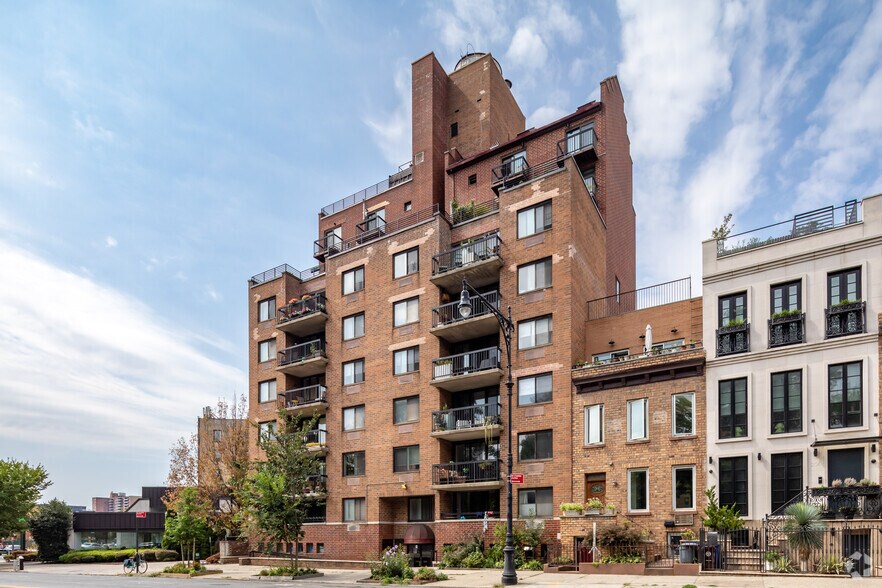 207 Prospect Park SW, Brooklyn, NY à vendre - Photo de l’immeuble – Image 3 sur 27