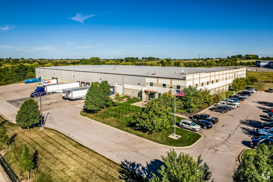 3155 W Heartland Dr, Liberty, MO à louer - Photo de l’immeuble – Image 2 sur 8