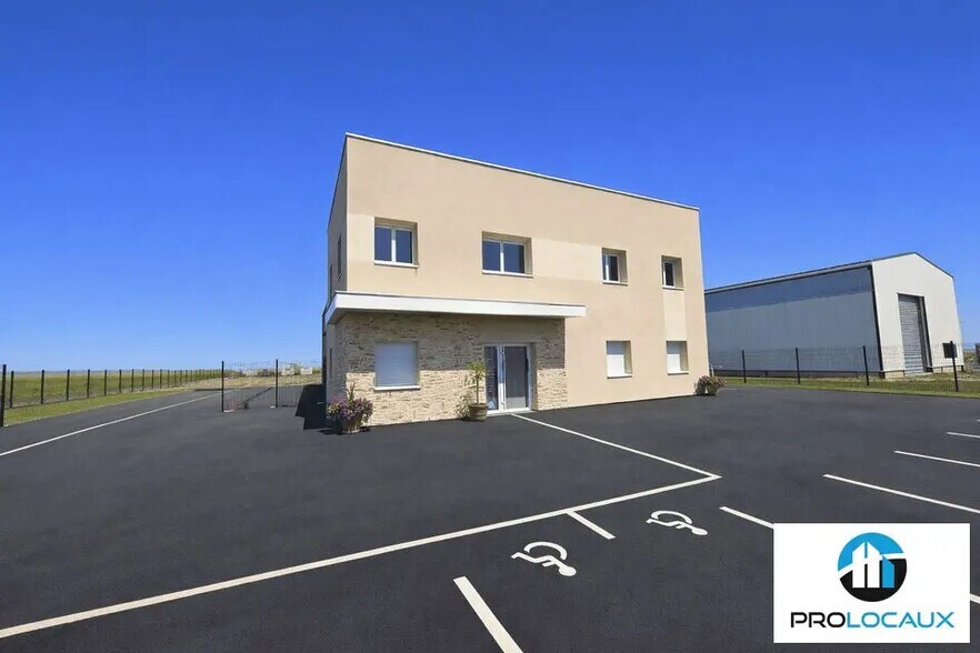 Bureau dans Villers-Bocage à louer - Photo de l’immeuble – Image 2 sur 3