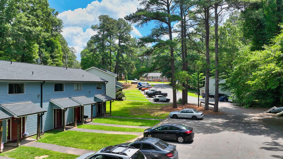 301 Wheel Hollow Trl, Sanford, NC à vendre - Photo de l’immeuble – Image 2 sur 5