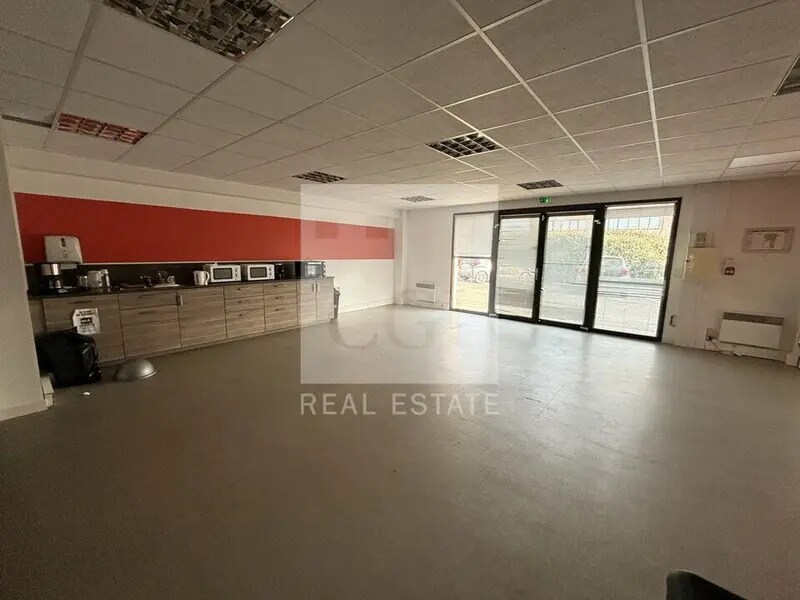 34 Rue Du 35eme Regiment D'Aviation, Bron à louer Photo intérieure– Image 1 sur 9