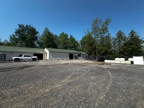 7702 Maltlage Dr, Bayberry, NY à louer Photo intérieure– Image 2 sur 2