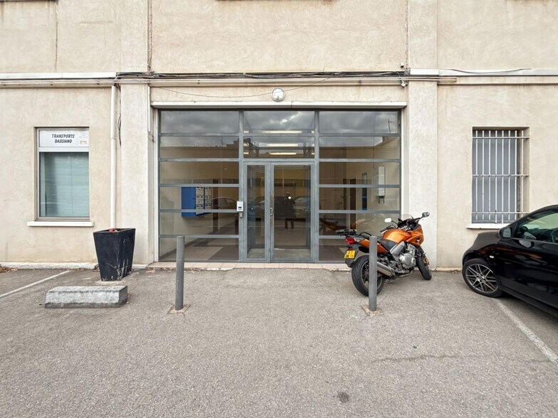 151 Boulevard Danielle Casanova, Marseille à louer - Photo de l’immeuble – Image 2 sur 5