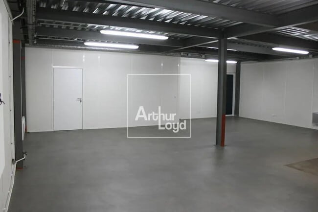 Plus de détails pour Local d’activités à vendre