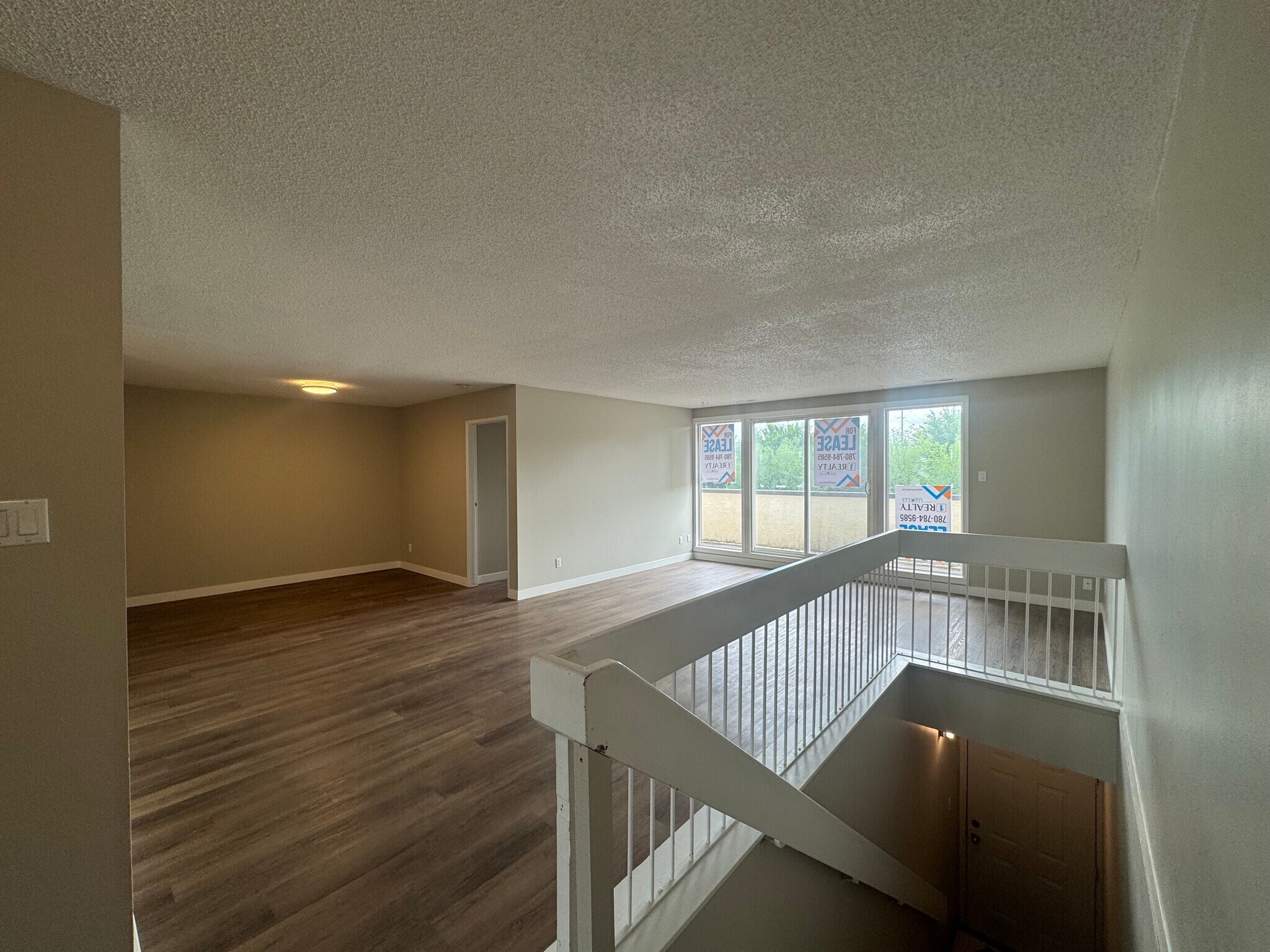 5000 50 St, Beaumont, AB à louer Photo principale– Image 1 sur 8