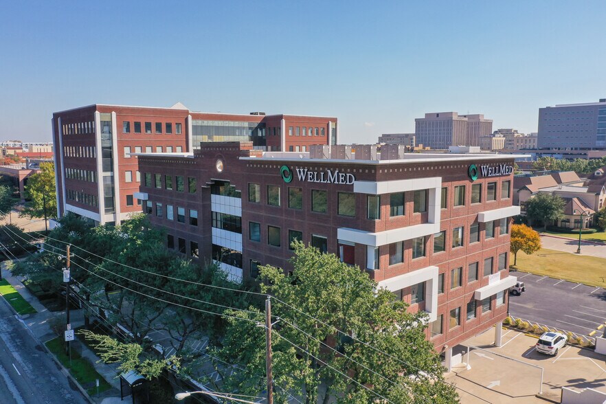 3310 Live Oak St, Dallas, TX à louer - Photo de l’immeuble – Image 1 sur 10