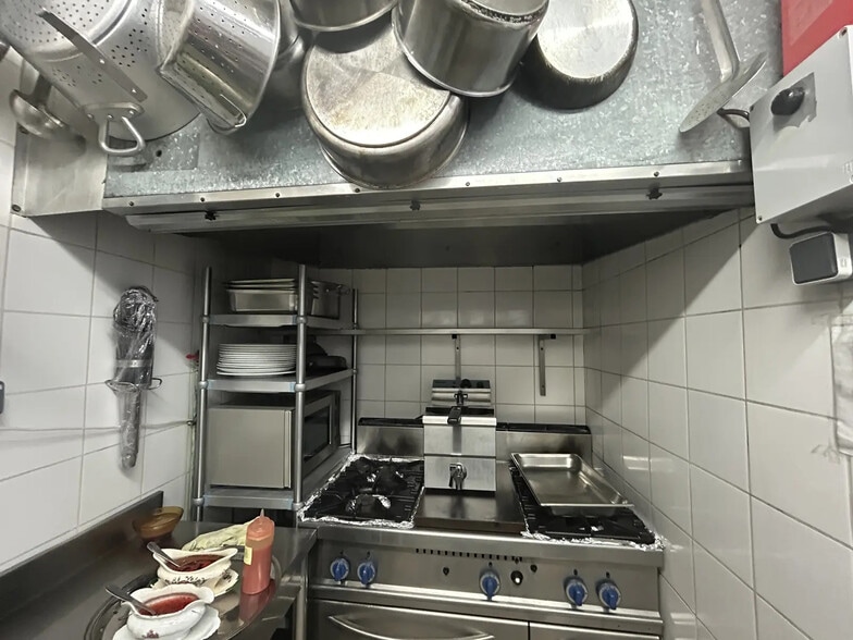 Local commercial dans Paris à vendre - Photo de l’immeuble – Image 1 sur 5