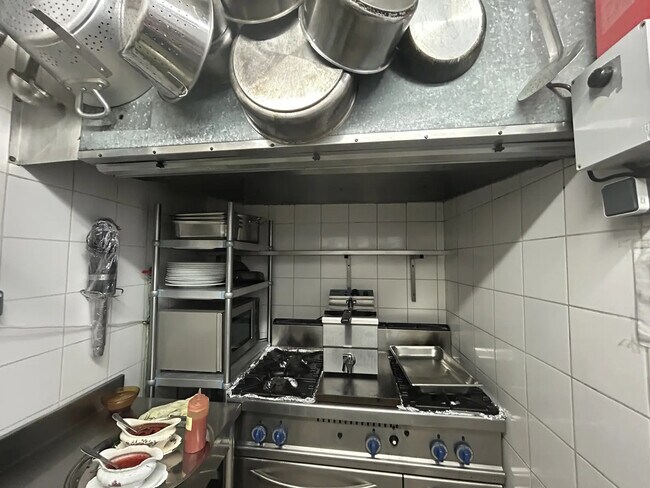 Plus de détails pour Local commercial à vendre