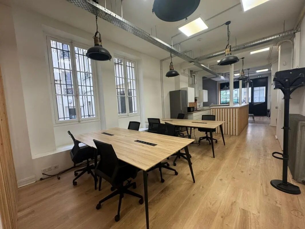 2 Rue Lacharrière, Paris à louer Photo de l’immeuble– Image 1 sur 12