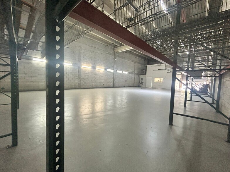 6910 NW 50th St, Miami, FL à louer - Photo intérieure – Image 2 sur 4