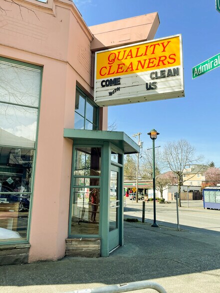 2601 California Ave SW, Seattle, WA à vendre - Photo de l’immeuble – Image 2 sur 4