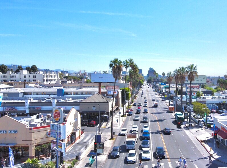 7055-7077 W Sunset Blvd, Los Angeles, CA à louer - Photo de l’immeuble – Image 2 sur 10
