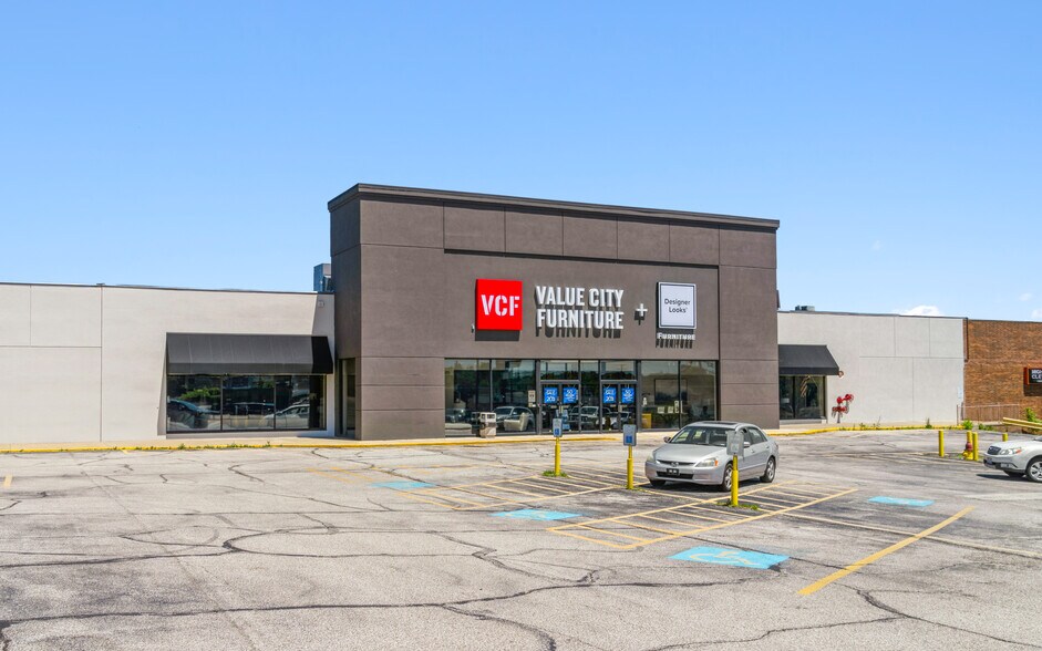 7500 Brookpark Rd, Cleveland, OH à vendre - Photo de l’immeuble – Image 3 sur 11
