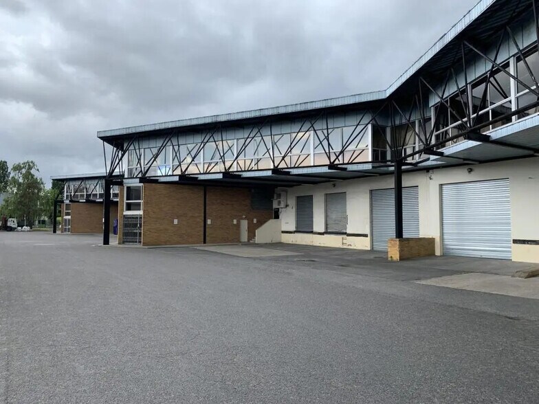 Industriel/Logistique dans Morangis à louer - Photo de l’immeuble – Image 1 sur 12
