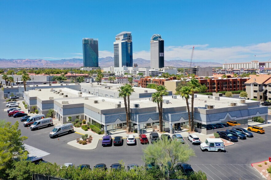 4340 S Valley View Blvd, Las Vegas, NV à louer - Photo principale – Image 1 sur 6