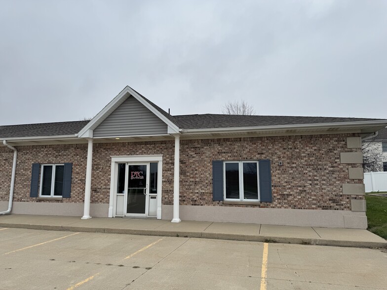 326 Susan Dr, Normal, IL à louer - Photo de l’immeuble – Image 2 sur 2