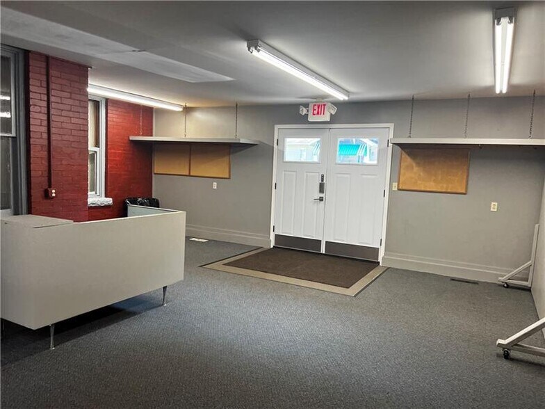 509 2nd Ave, Beaver Falls, PA à vendre - Photo intérieure – Image 3 sur 4