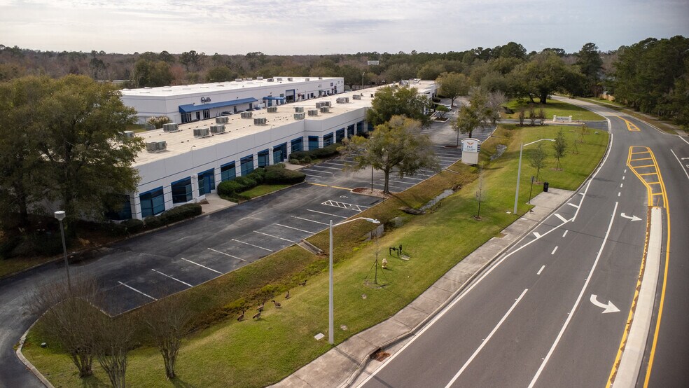 6600 Youngerman Cir, Jacksonville, FL à louer - Photo de l’immeuble – Image 3 sur 10