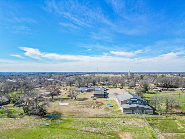 214 N School St, Winfield, TX à vendre - Photo de l’immeuble – Image 2 sur 112