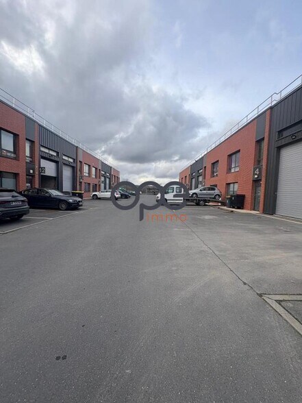 Local d’activités dans Groslay à louer - Photo de l’immeuble – Image 1 sur 5