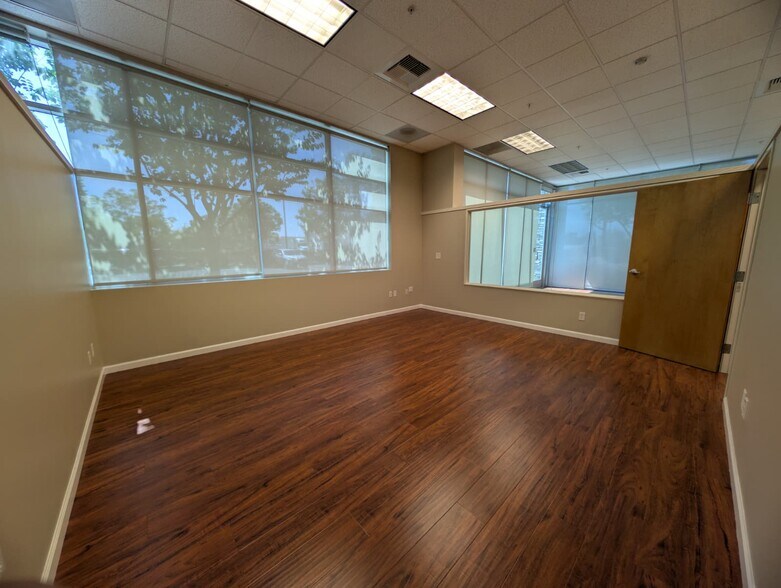 1115 S Grove Ave, Ontario, CA à louer - Photo de l’immeuble – Image 3 sur 8