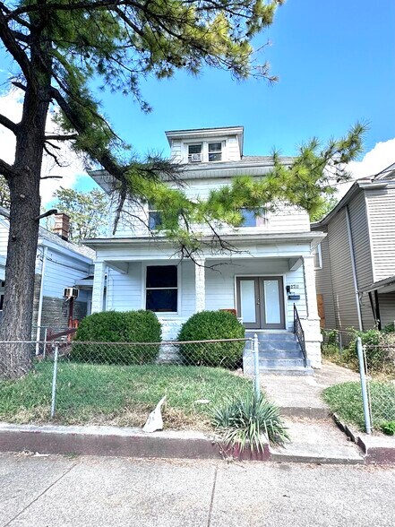 2711 W Market St, Louisville, KY à vendre - Photo principale – Image 1 sur 1