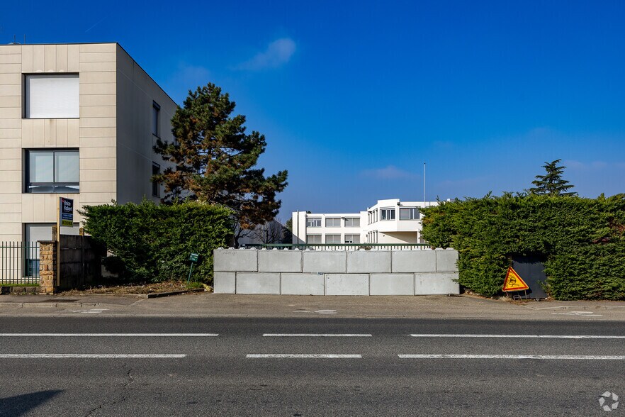 56 Avenue Du Progrès, Chassieu à louer - Photo principale – Image 1 sur 2