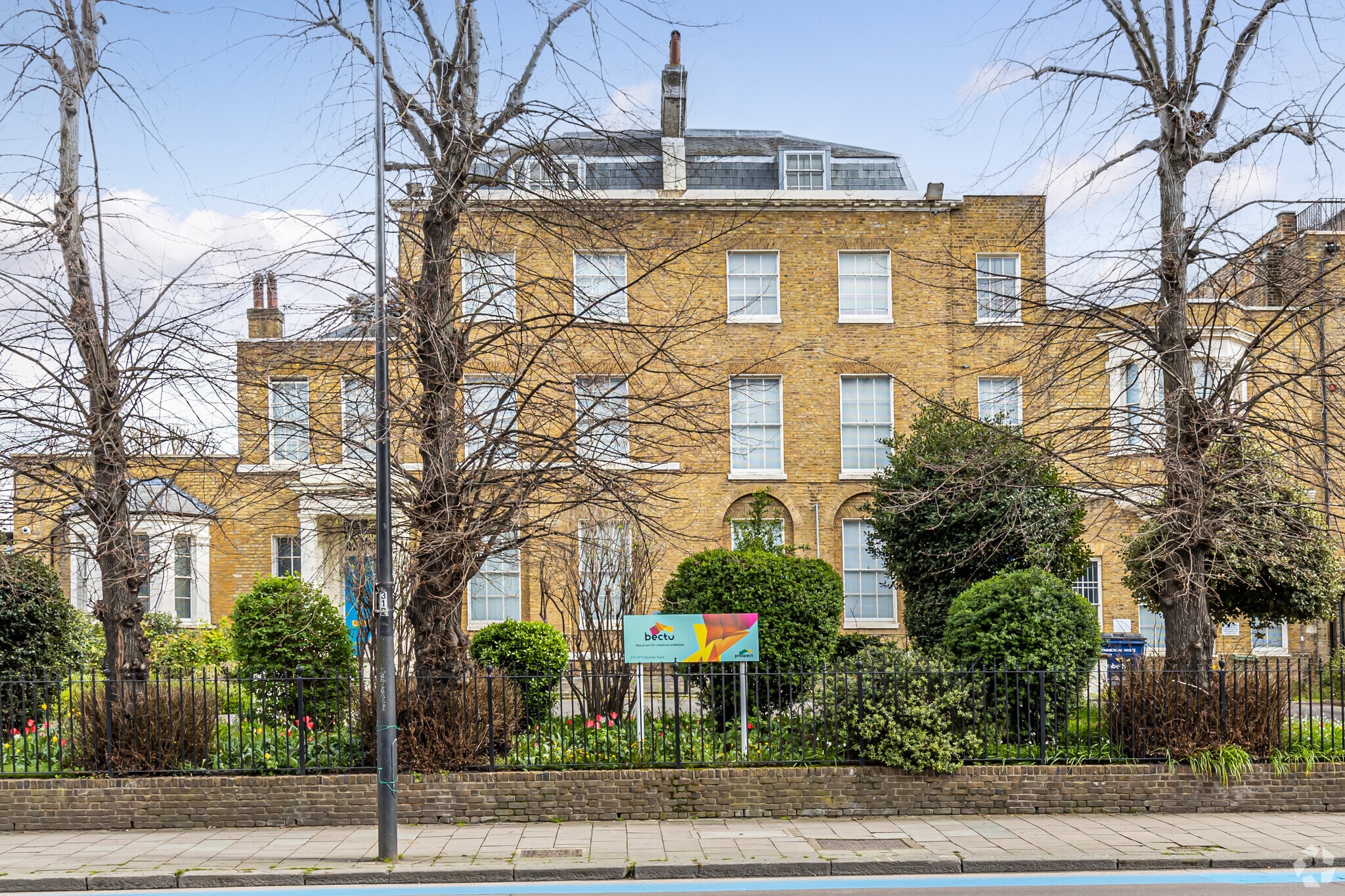 373-375 Clapham Rd, Londres à louer Photo principale– Image 1 sur 6