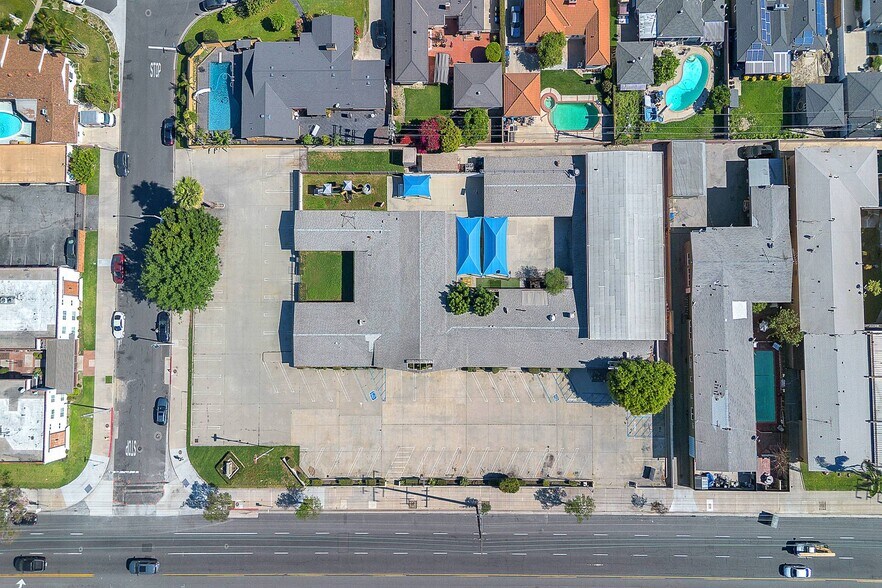 7707 Florence Ave, Downey, CA à vendre - Photo de l’immeuble – Image 2 sur 25