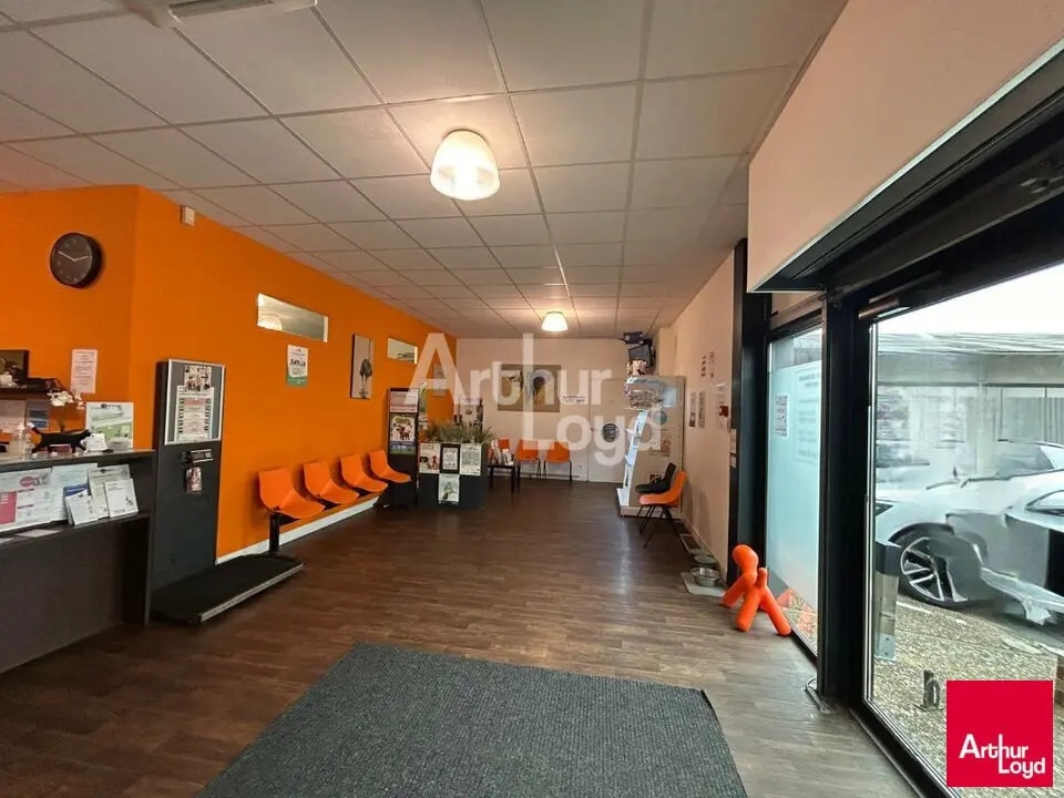 Local commercial dans Saint-Ouen à louer Hall d’entrée– Image 1 sur 3