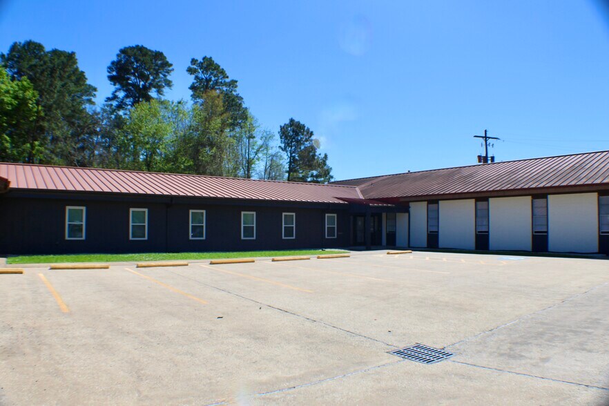 4265 E Lucas Dr, Beaumont, TX à vendre - Photo de l’immeuble – Image 2 sur 47
