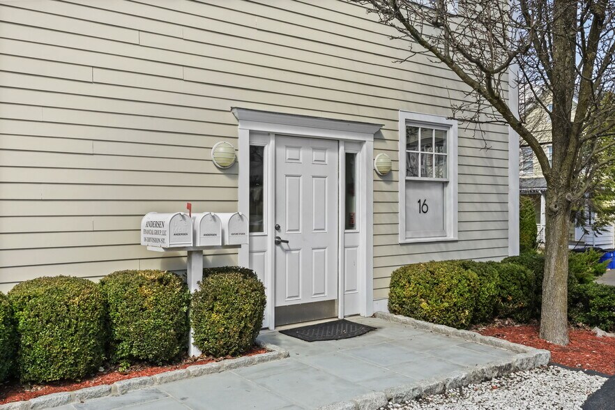 16 Division St W, Greenwich, CT à louer - Photo de l’immeuble – Image 2 sur 13