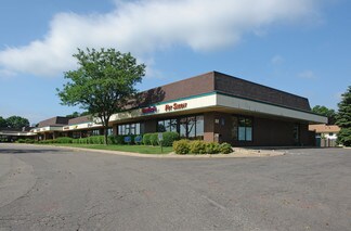 Plus de détails pour 7700 W Old Shakopee Rd, Bloomington, MN - Local commercial à louer