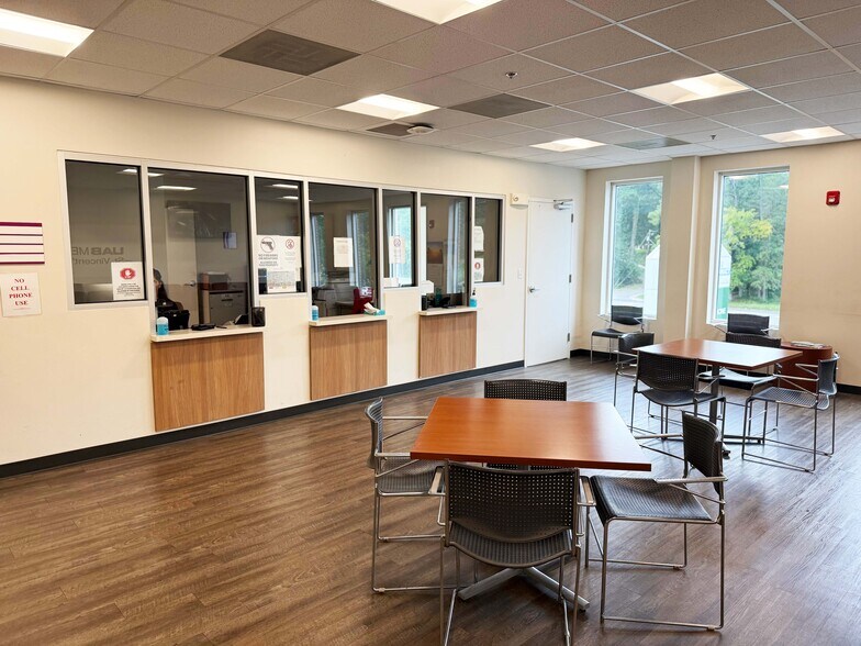 1 W Lakeshore Dr, Birmingham, AL à louer - Photo de l’immeuble – Image 3 sur 10