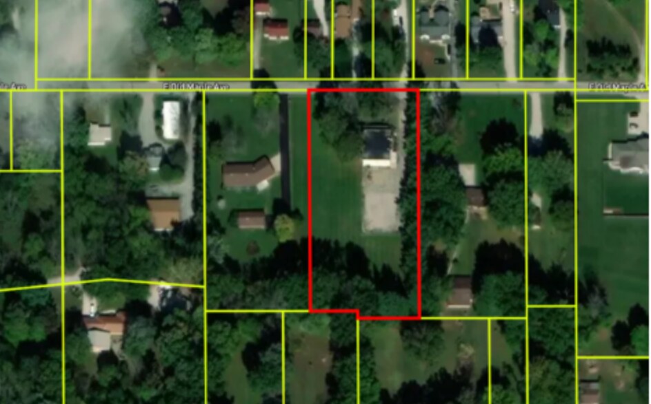 8133 E Old Maple Ave, Terre Haute, IN à vendre Photo de l’immeuble– Image 1 sur 2