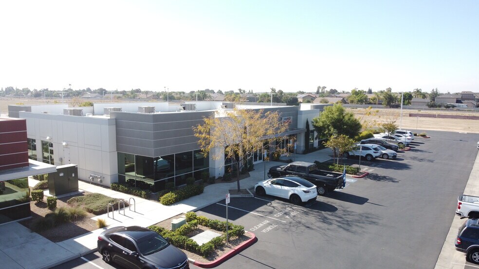 5701 Young St, Bakersfield, CA à vendre - Photo de l’immeuble – Image 2 sur 11