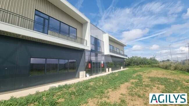 Plus de détails pour Local d’activités à vendre