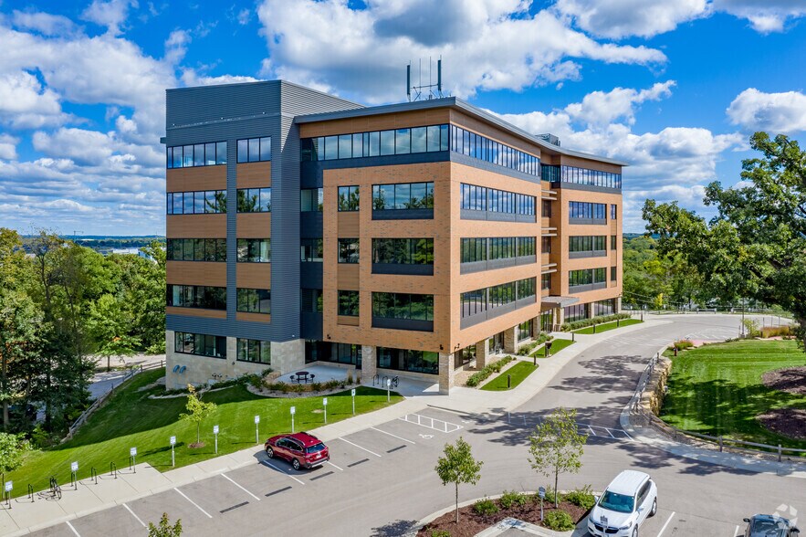 2921 Landmark Pl, Madison, WI à louer - Photo de l’immeuble – Image 2 sur 9