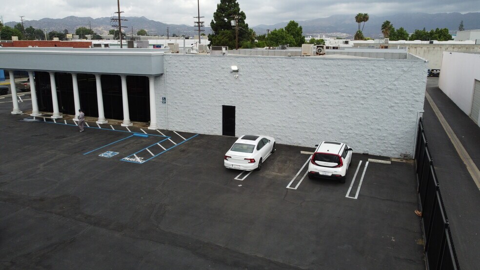 20821 Dearborn St, Chatsworth, CA à louer - Photo de l’immeuble – Image 1 sur 20