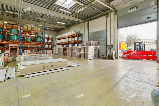 Plus de détails pour Bureau, Industriel/Logistique à louer