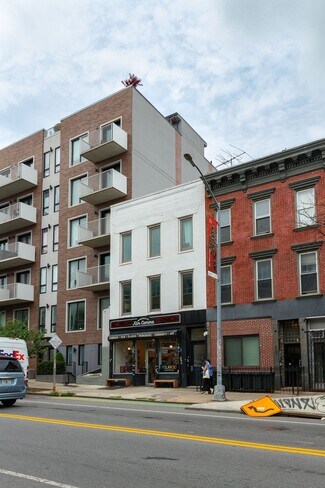 Plus de détails pour 855 Grand St, Brooklyn, NY - Local commercial à vendre
