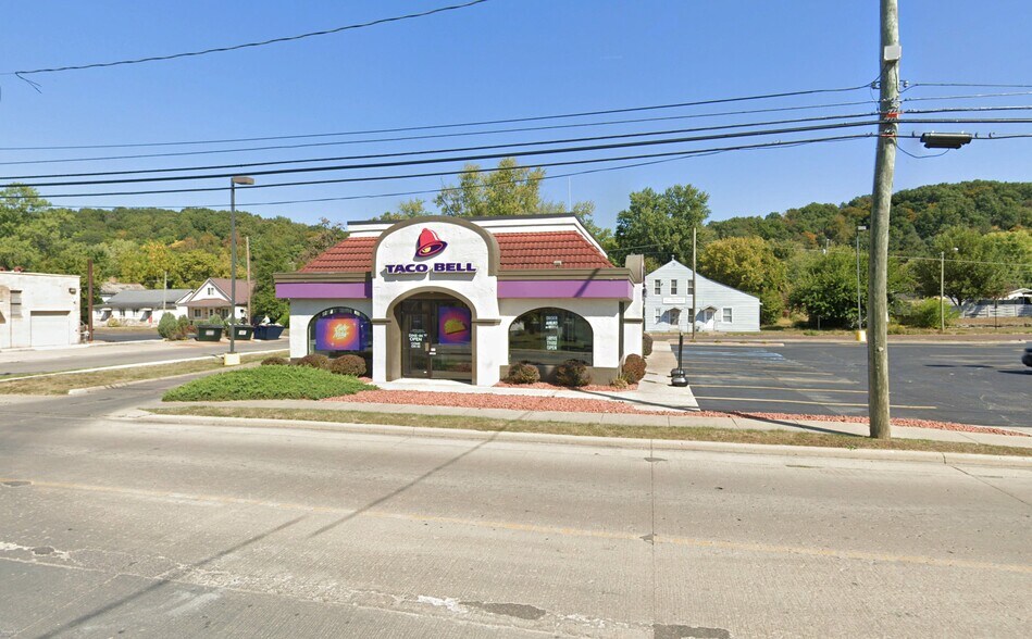 763 Chestnut St, Nelsonville, OH à louer - Photo de l’immeuble – Image 1 sur 9