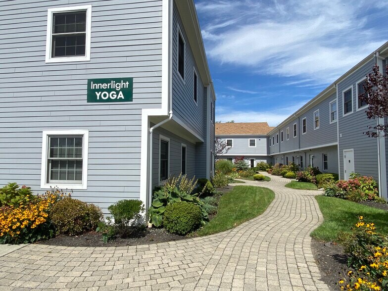 850 Aquidneck Ave, Middletown, RI à louer - Photo de l’immeuble – Image 3 sur 15