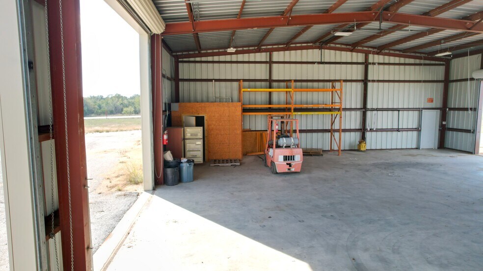 3153 W Ammann Rd, Bulverde, TX à louer - Photo de l’immeuble – Image 2 sur 17